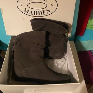 Steve Madden, Size 7, Grey Suede